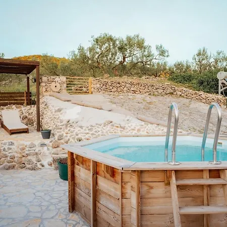 Olive House Rezo Ferienhaus *