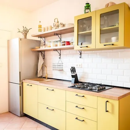 Olive House Rezo Semesterbostad