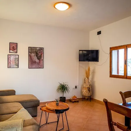 Olive House Rezo Semesterbostad *