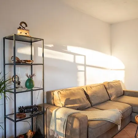 Olive House Rezo Semesterbostad