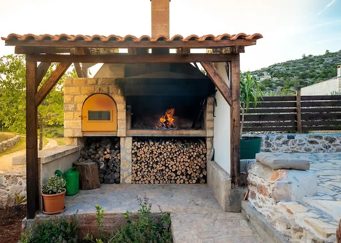 Olive House Rezo Hvar Town