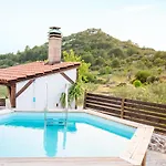Olive House Rezo Semesterbostad